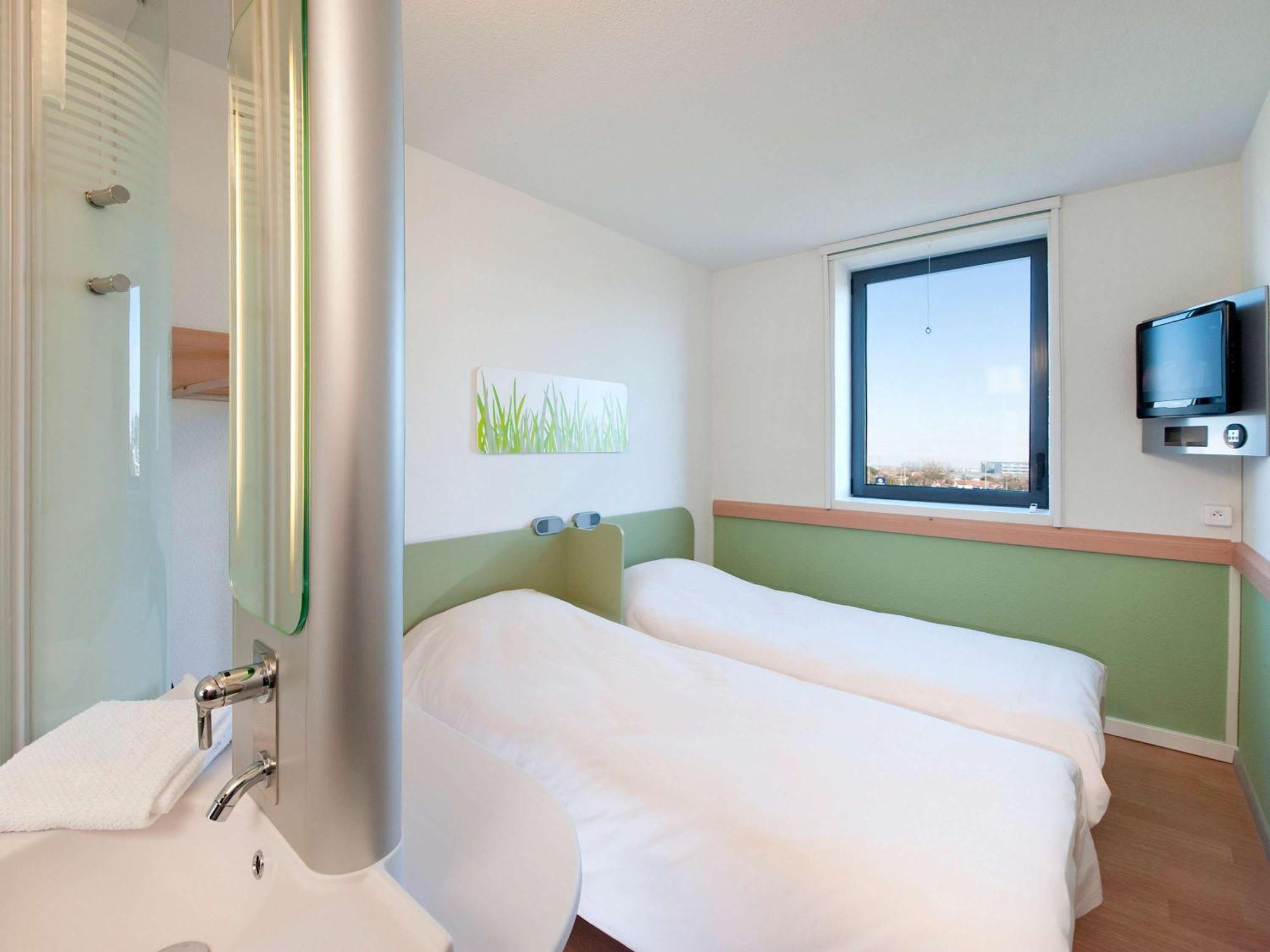 Ibis Budget Toulouse Aeroport Blagnac Exterior foto